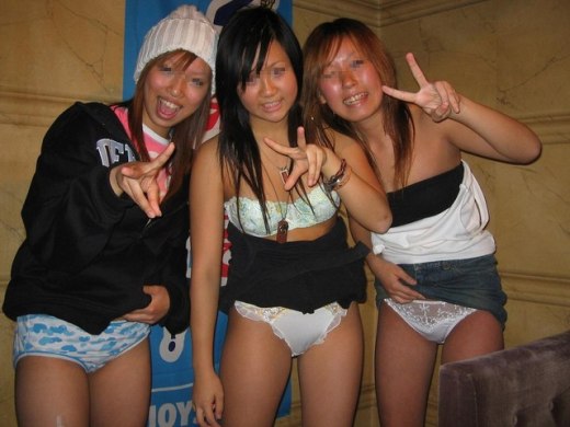 ＪＫやギャルが友達同士でふざけて撮影した写真ってエロいよなｗｗｗｗｗ