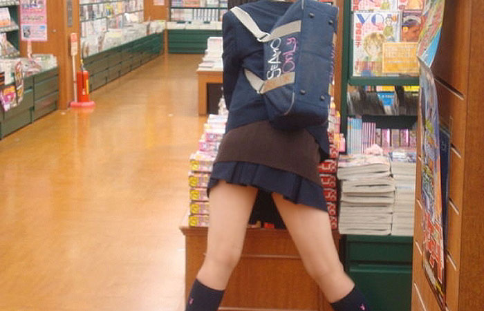 【エロ画像】女子校生の制服姿が俺達の活力になるって考えると経済効果凄いんだろうなｗ