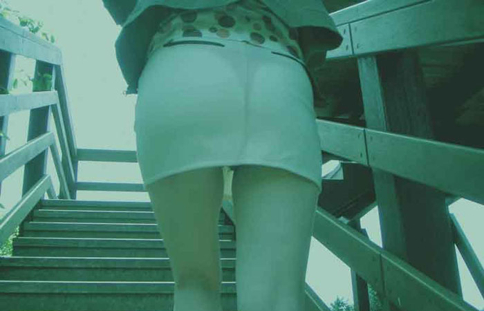 【パンチラエロ画像】色以外は下着を把握ｗ赤外線にかかれば何もかもお見通し！