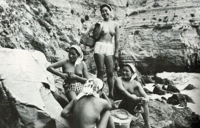 【熟女エロ画像】たまに現代でも通用する人がｗ昭和の海女さんたちの裸身ｗｗｗ